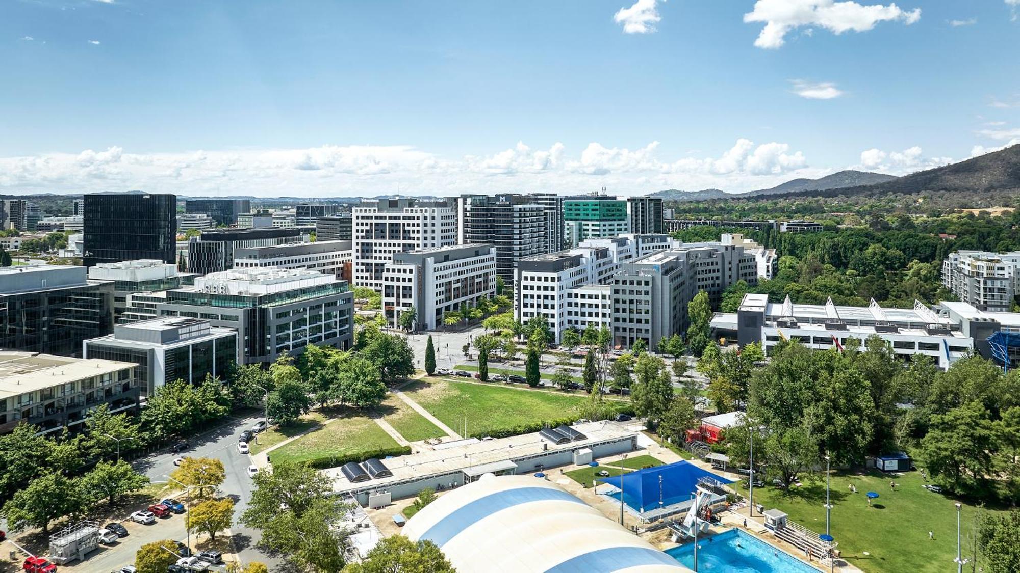 Meriton Suites Canberra Zewnętrze zdjęcie Aerial view of the campus