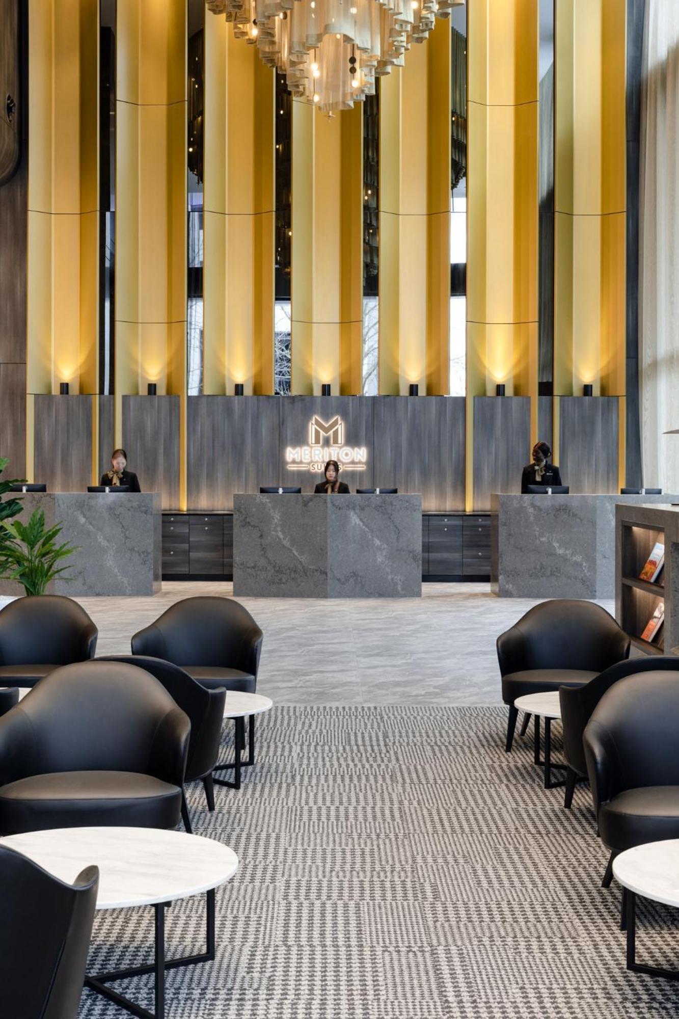 Meriton Suites Canberra Zewnętrze zdjęcie The lobby of the hotel