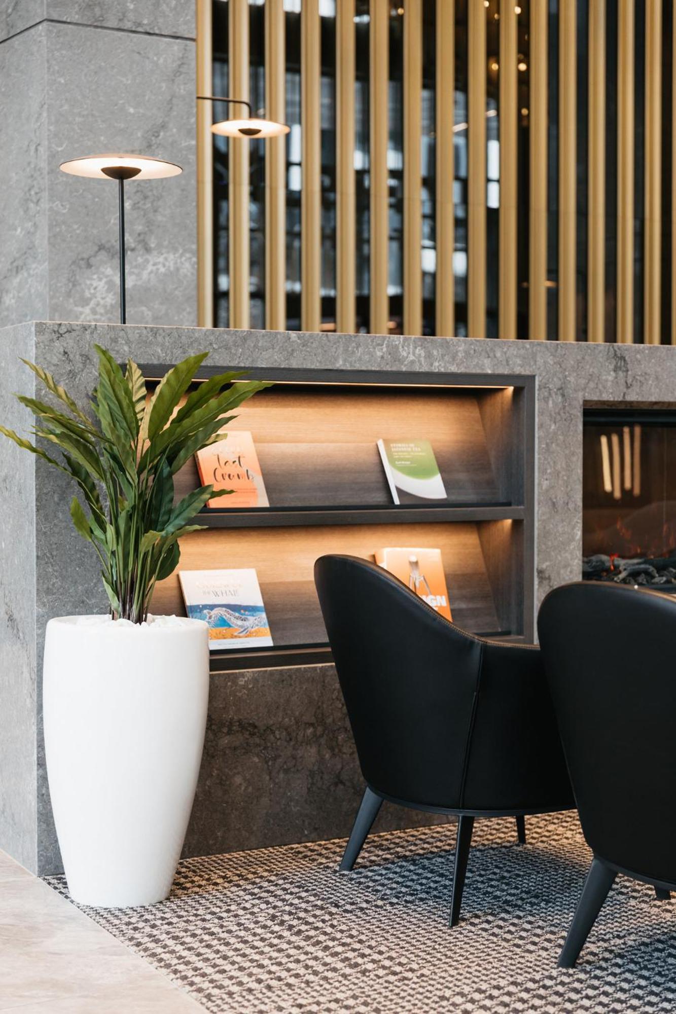 Meriton Suites Canberra Zewnętrze zdjęcie Interior of the lounge