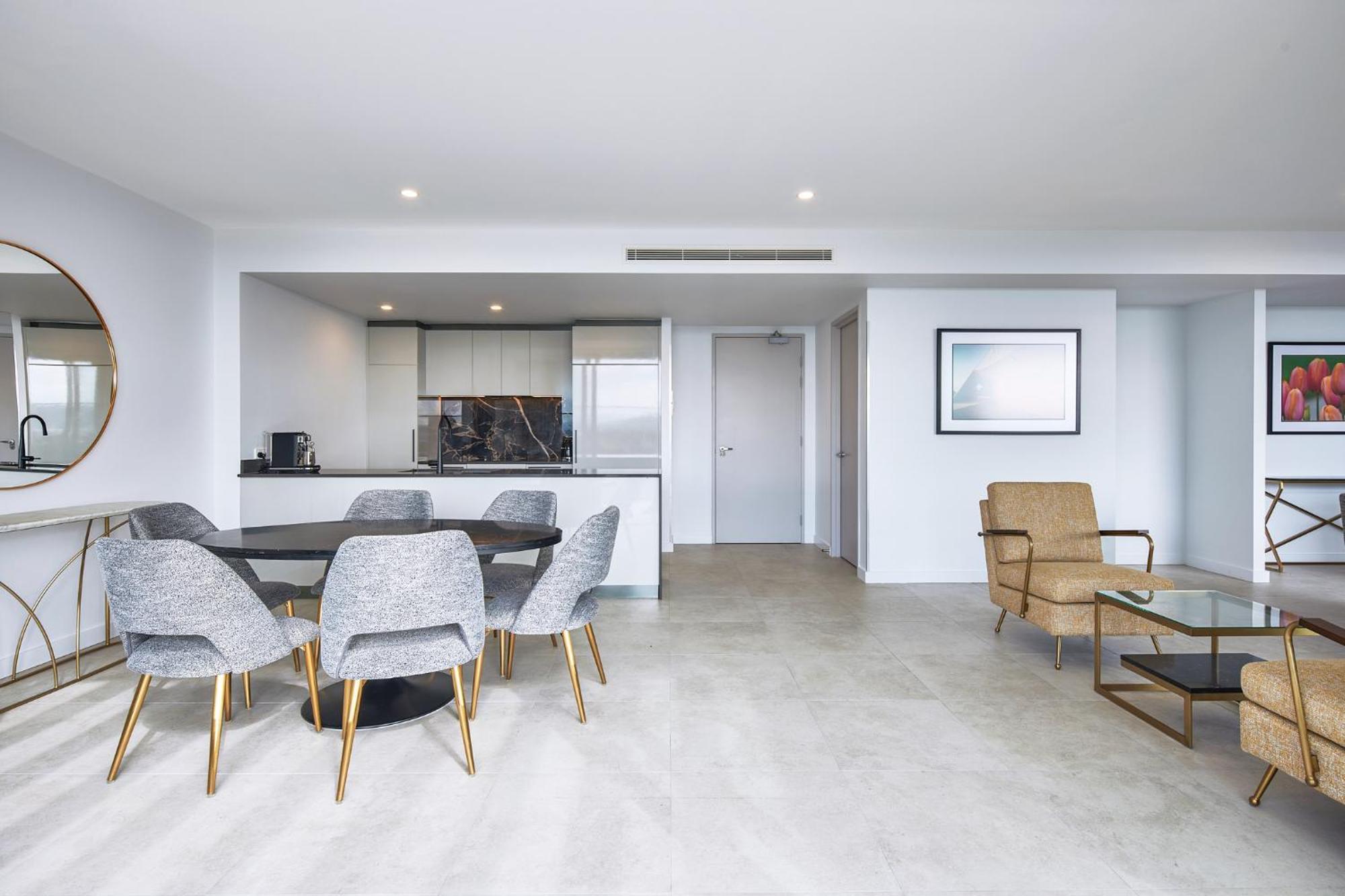 Meriton Suites Canberra Zewnętrze zdjęcie A typical apartment interior
