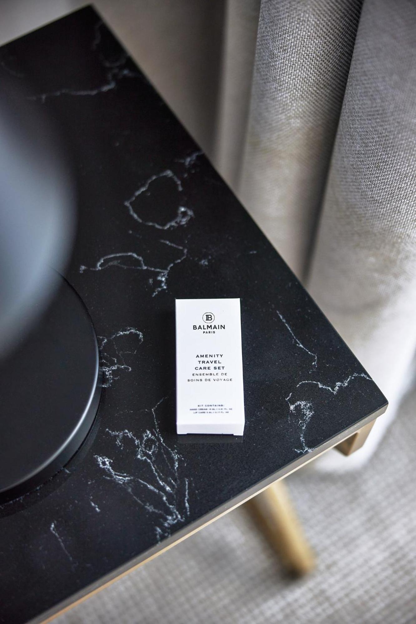 Meriton Suites Canberra Zewnętrze zdjęcie Balmain Hair Couture