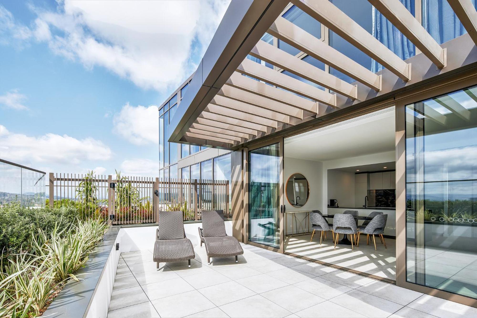 Meriton Suites Canberra Zewnętrze zdjęcie The rooftop terrace