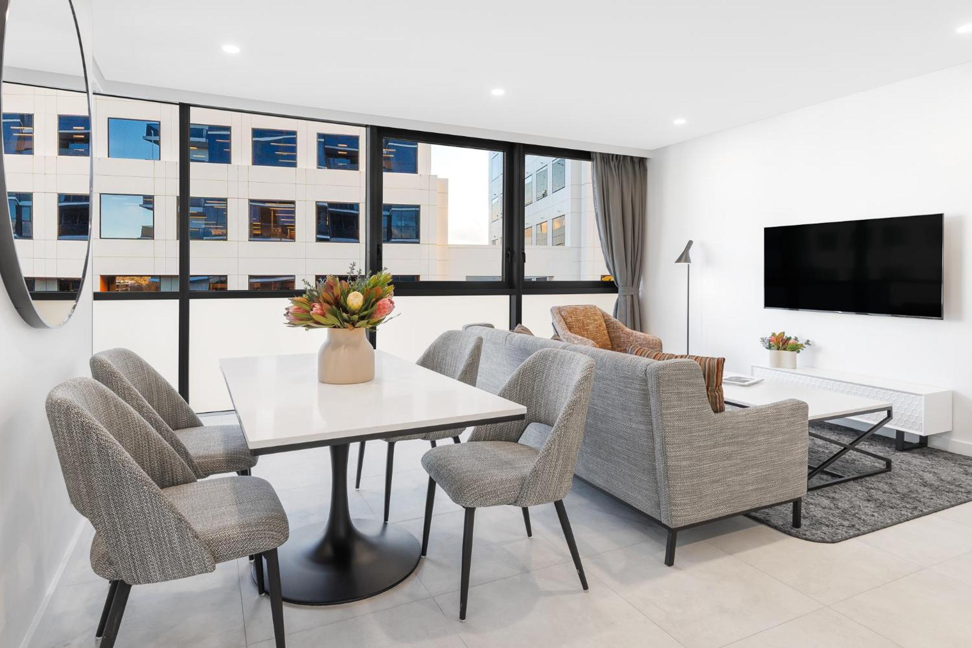 Meriton Suites Canberra Zewnętrze zdjęcie A staged apartment