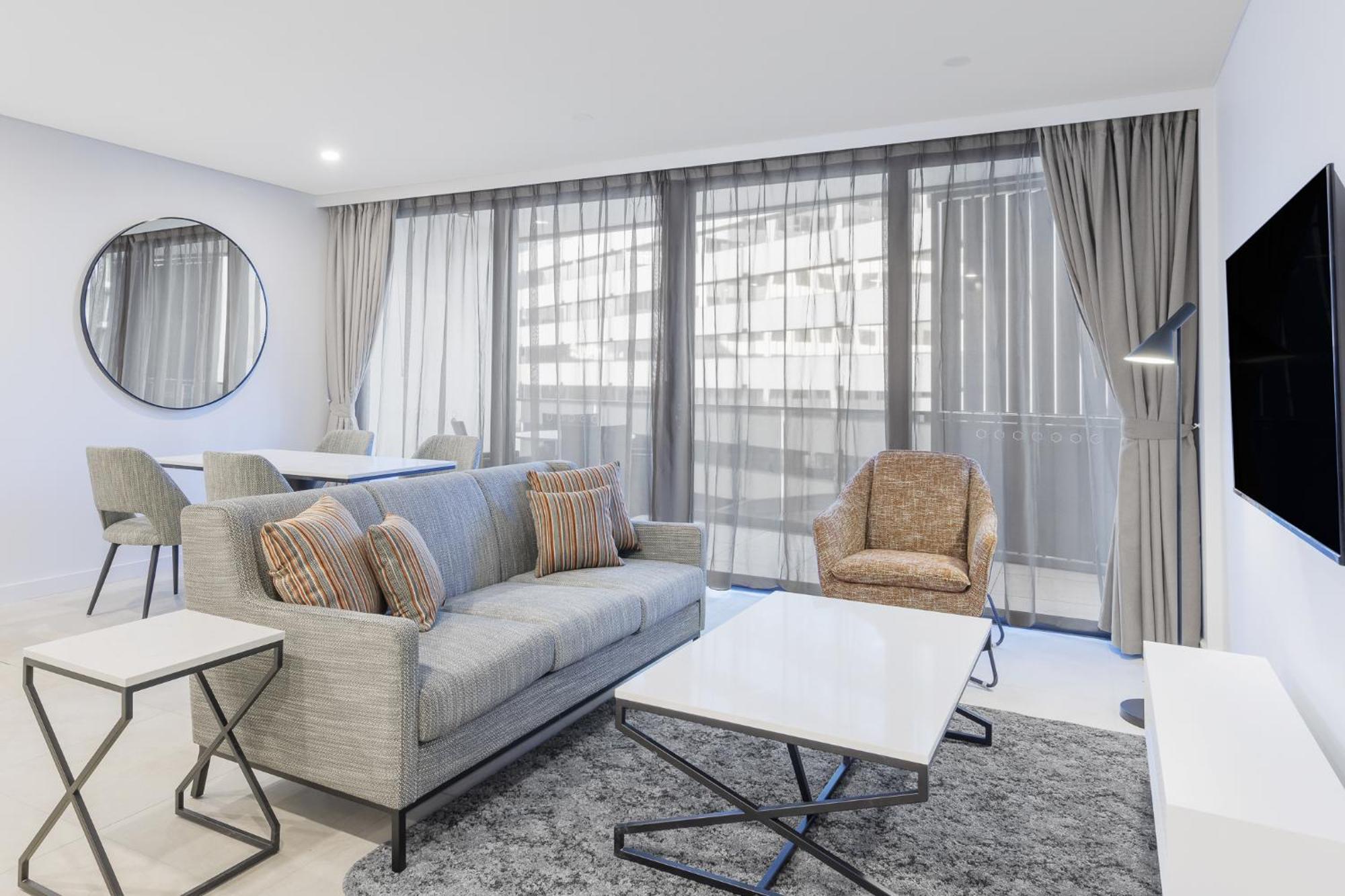 Meriton Suites Canberra Zewnętrze zdjęcie The interior of a typical apartment