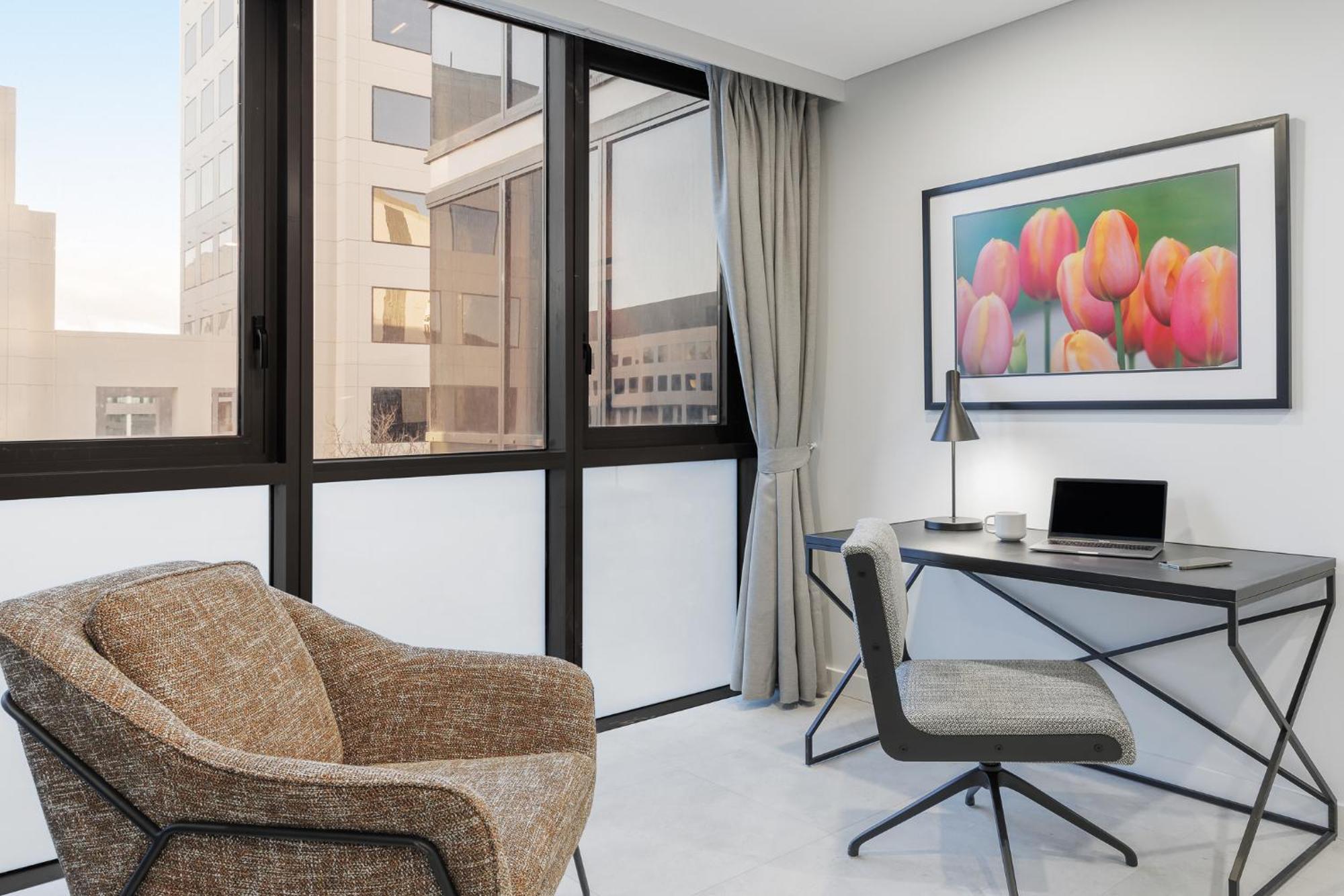 Meriton Suites Canberra Zewnętrze zdjęcie A typical apartment at The Met